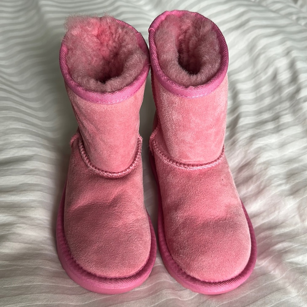 Girls pink Ugg boots like new!